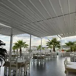 Ermiri Palace 酒店