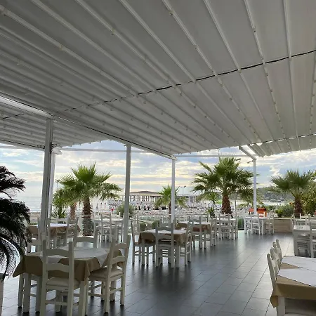 Ermiri Palace فندق